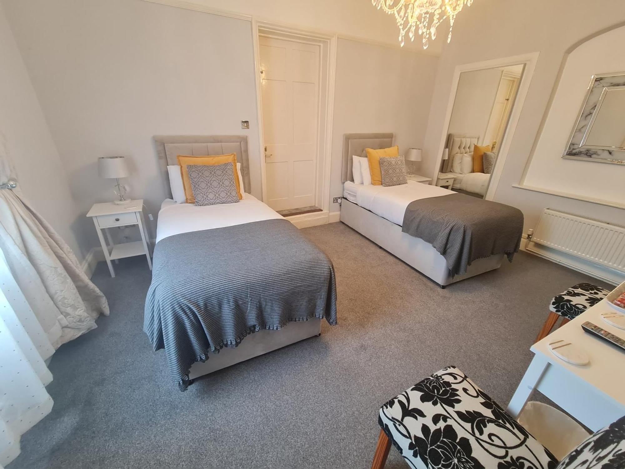 Beaufort Lodge - Central Location & Free Parking Taunton Eksteriør billede